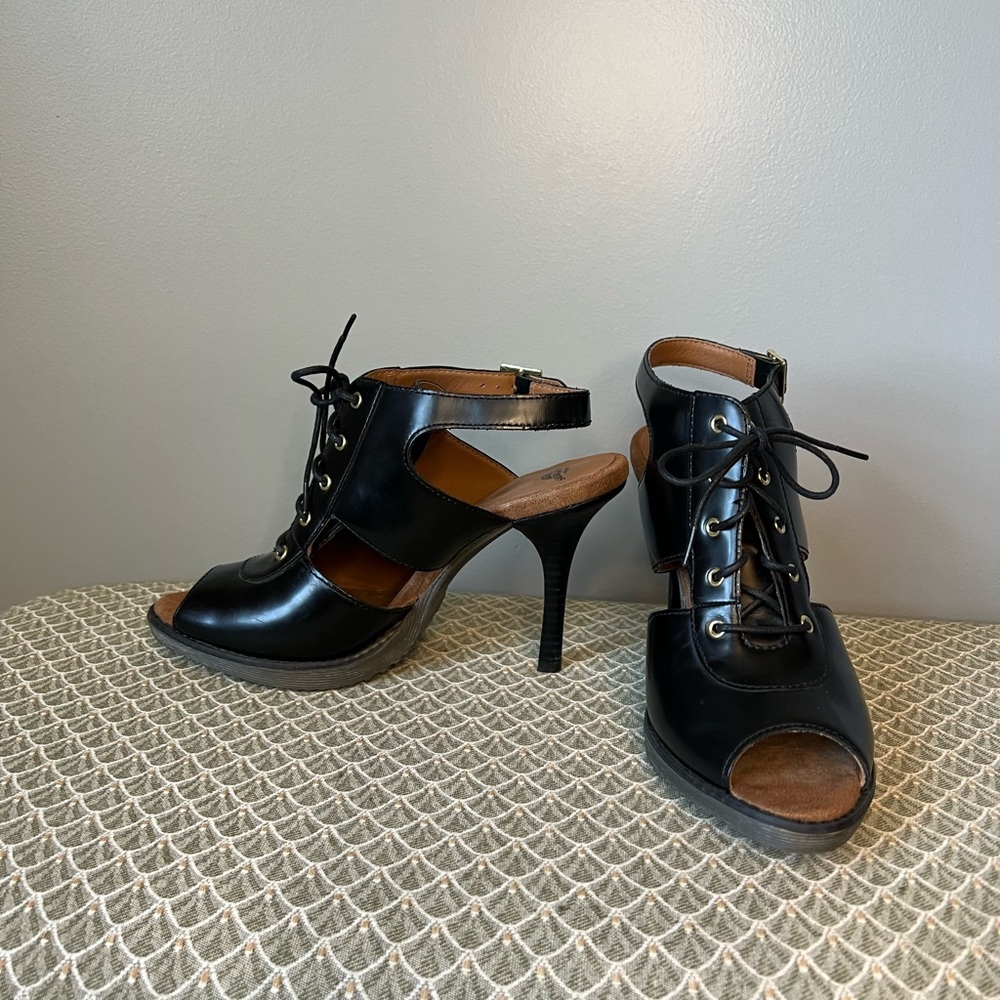 EUC Dr. Martens “Raina” style cutout lace up heels/sandals size US 10